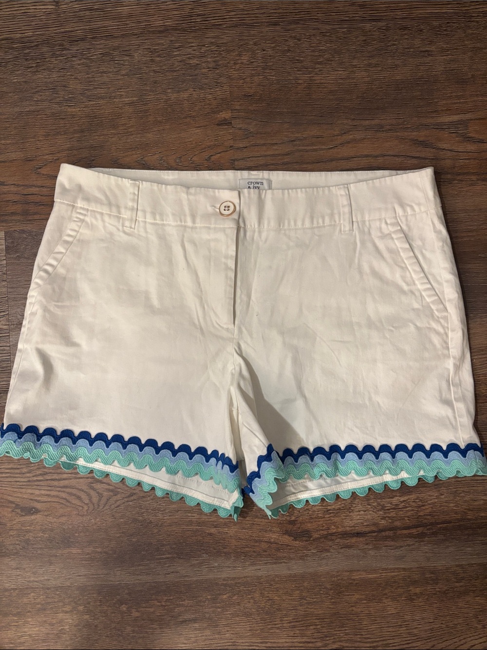 crown & ivy White High-Waist Scalloped Trim Shorts with Blue & Mint Accents